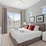 Modern Townhome Near Disneyworld