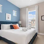 Modern Townhome Near Disneyworld