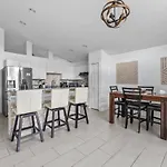 Well Illuminated And Spacious 3 Bedroom Wh15920