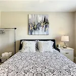 Charming Lakeview Retreat II