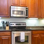 Renovated 4Br Condo 5Min Conv Center