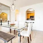 Top Floor*Balcony*Vistacay Convention Ctr & Idrive
