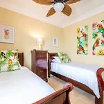 Top Floor*Balcony*Vistacay Convention Ctr & Idrive