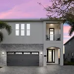 8 Bedroom- 7 Bathroom- Encore Resort 7590Ma