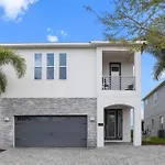 8 Bedroom- 7 Bathroom- Encore Resort 7590Ma