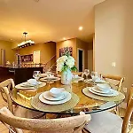 Modern 4 En Suites W Private Hot Tub Bbq Grill