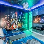 Amazing Thematic House Pvt Poolarcades Resort