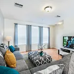 Beautiful Newly Updated Townhome Sleeps 10