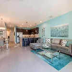 Super Cozy Home With Private Pool