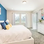 Airy 6 Bdrm Abode With Home Theater In Encore