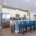 Ultimate Oasis Getaway - 9 Bed Close To Disney