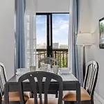 6165 Cozy Condo 3 Min Universal