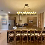 Home In Orlando 7 Min From Disney Parks - 4 Bedrooms With En-Suite Bathrooms!