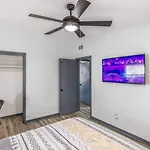 Pet-Friendly & Work-Ready 10 Min To Downtown!