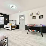 Modern 3Br Family Fun, Fast Wifi & Pet-Friendly
