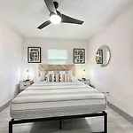 Modern 3Br Family Fun, Fast Wifi & Pet-Friendly