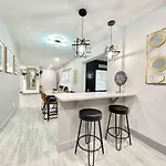 Modern 3Br Family Fun, Fast Wifi & Pet-Friendly