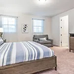 Warm 6 Bdrm Home With Private Pool At Encore