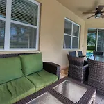 Traditional 6 Bdrm House With Backyard Pool At Encore