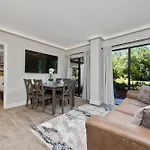 Luxury 2 Suites The Enclave Near Parks