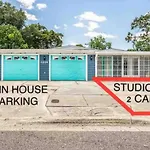 Pet-Friendly 1Br Fast Wi-Fi Sleeps 4