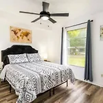 Work-Ready 2Br Wifi, Pool & Near Disney!