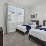 Upstay - Modern Family Townhome With Pool