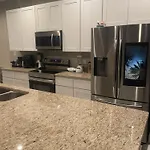 Cozy Room Close To Airport And All Major Attractions