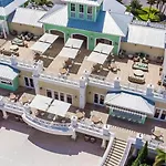 Modern Villa Wprivate Pool And Air Hockey Table