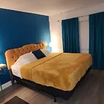Centauri Vacation Rentals Beautiful 2-Bedroom Condo, Near All Orlando Attractions, Free Parking & Wi-Fi, King Bed