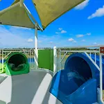 6Br Fun In The Sun With Free Water Park