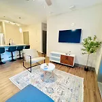 Full Apartment, Pet-Friendly, King Bed, 15 Min To Parks, Resort-Style Amenities
