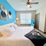 Full Apartment, Pet-Friendly, King Bed, 15 Min To Parks, Resort-Style Amenities