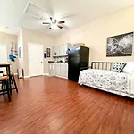 Pet-Friendly 6Br W Fast Wifi Near Downtown!