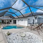 Magnolia Relaxing 5 Bedroom Near Disney Sleeps 12