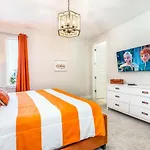 Colorful 8 Bdrm Home With Theater At Encore