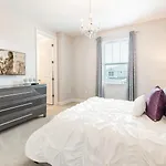 Dazzling 8 Bdrm Home With Putting Green At Encore