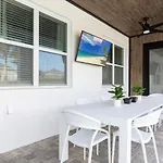 Contemporary 6 Bdrm Home With Private Spa In Encore