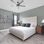 Contemporary 6 Bdrm Home With Private Spa In Encore