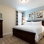 Charming 10 Bdrm Villa With Open Living Area At Encore