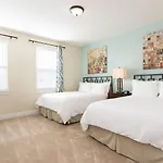 Charming 10 Bdrm Villa With Open Living Area At Encore