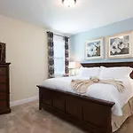 Spacious Graceful 10 Bdrm House With Kitchen At Encore