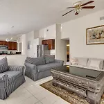 Family Home In Orlando Suburbs About 12 Mi To Dtwn!