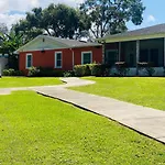 Banana Leaf Villa-Vintage Vibes Suites