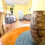 Joyful And Bright 4 Bedroom 3 Bathroom Pool Home