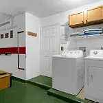 Upstay - Games & Private Pool Family Home