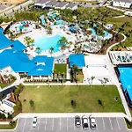 Chic 7Bed With Private Pool, Theme Bedrooms