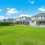 Ultimate Luxury Retreat: 5 Bedroom Villa With Pool And Jacuzzi