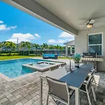 Ultimate Luxury Retreat: 5 Bedroom Villa With Pool And Jacuzzi
