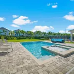 Ultimate Luxury Retreat: 5 Bedroom Villa With Pool And Jacuzzi